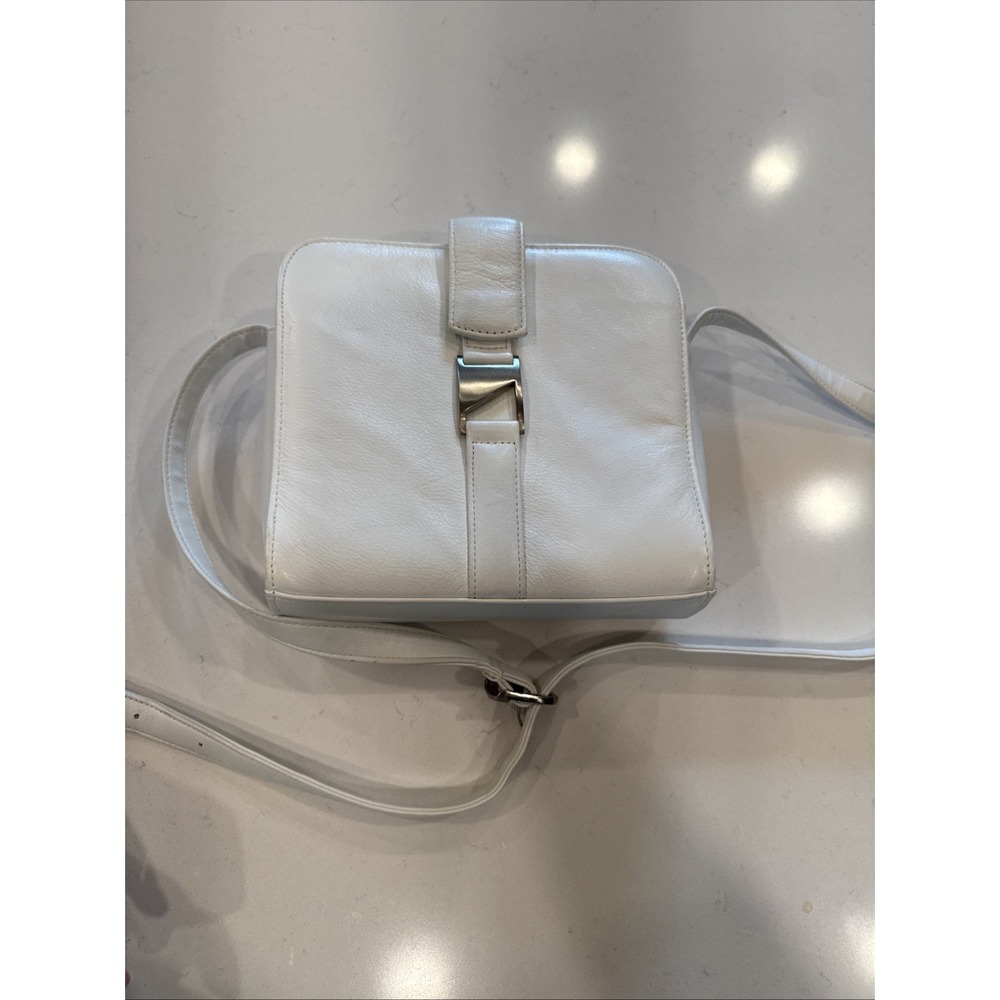 White Leather Purse New W/O tags. Cross body‎